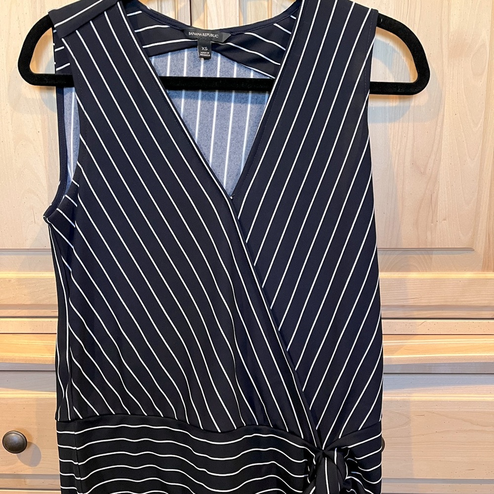 Banana Republic woman’s xs faux wrap striped sleeveless top - Picture 3 of 8